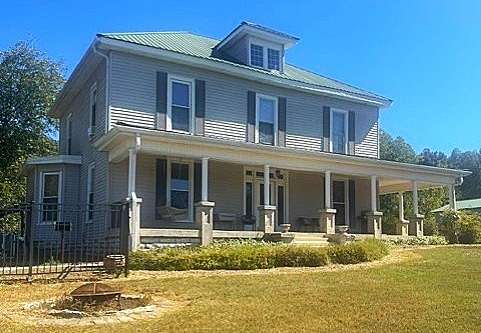 120 Acres of Land with Home for Auction in Shelbyville, Tennessee