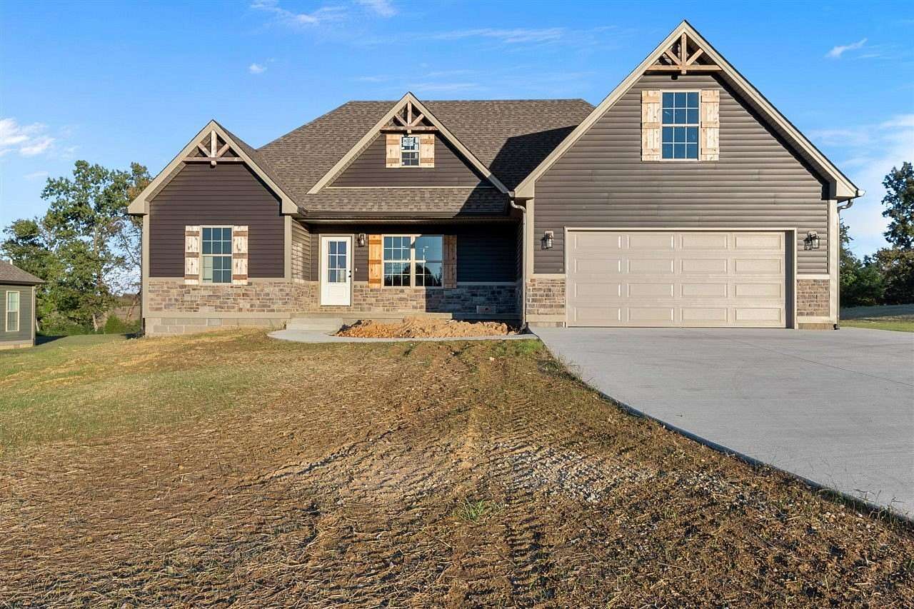 1.53 Acres of Land with Home for Sale in Smiths Grove, Kentucky