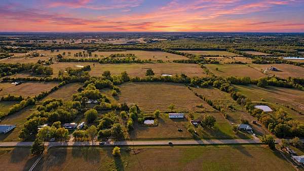 24 Acres of Recreational Land with Home for Sale in Paris, Texas