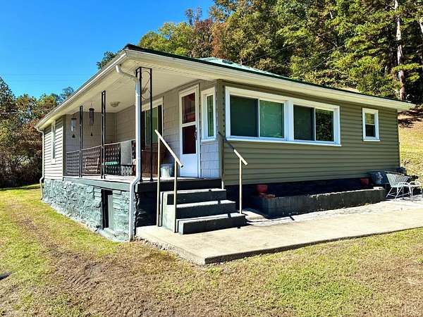 9.82 Acres of Land with Home for Sale in Baxter, Kentucky