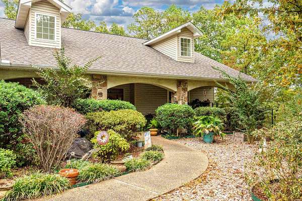 3.16 Acres of Land with Home for Sale in Hot Springs, Arkansas