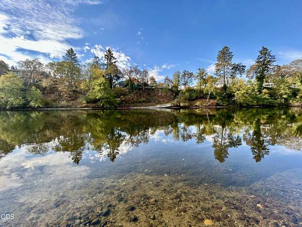 1.68 Acres of Residential Land for Sale in Grants Pass, Oregon