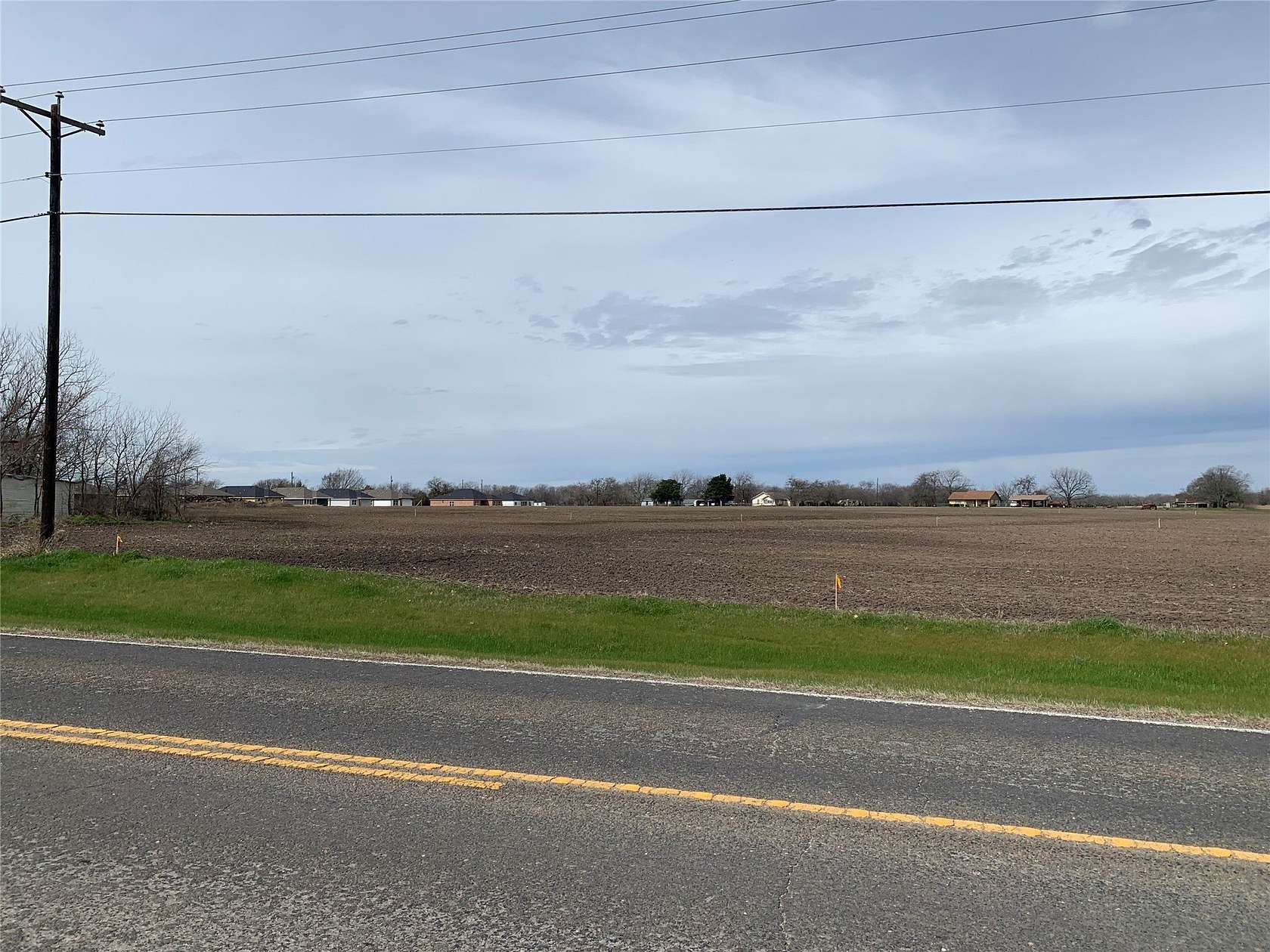 1 Acre of Residential Land for Sale in Garrett, Texas