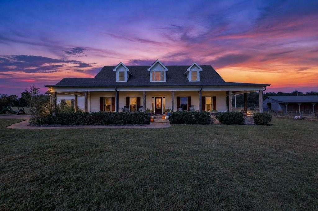 10 Acres of Land with Home for Sale in Shelbyville, Tennessee