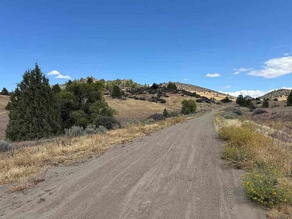 106 Acres of Land for Sale in Yreka, California