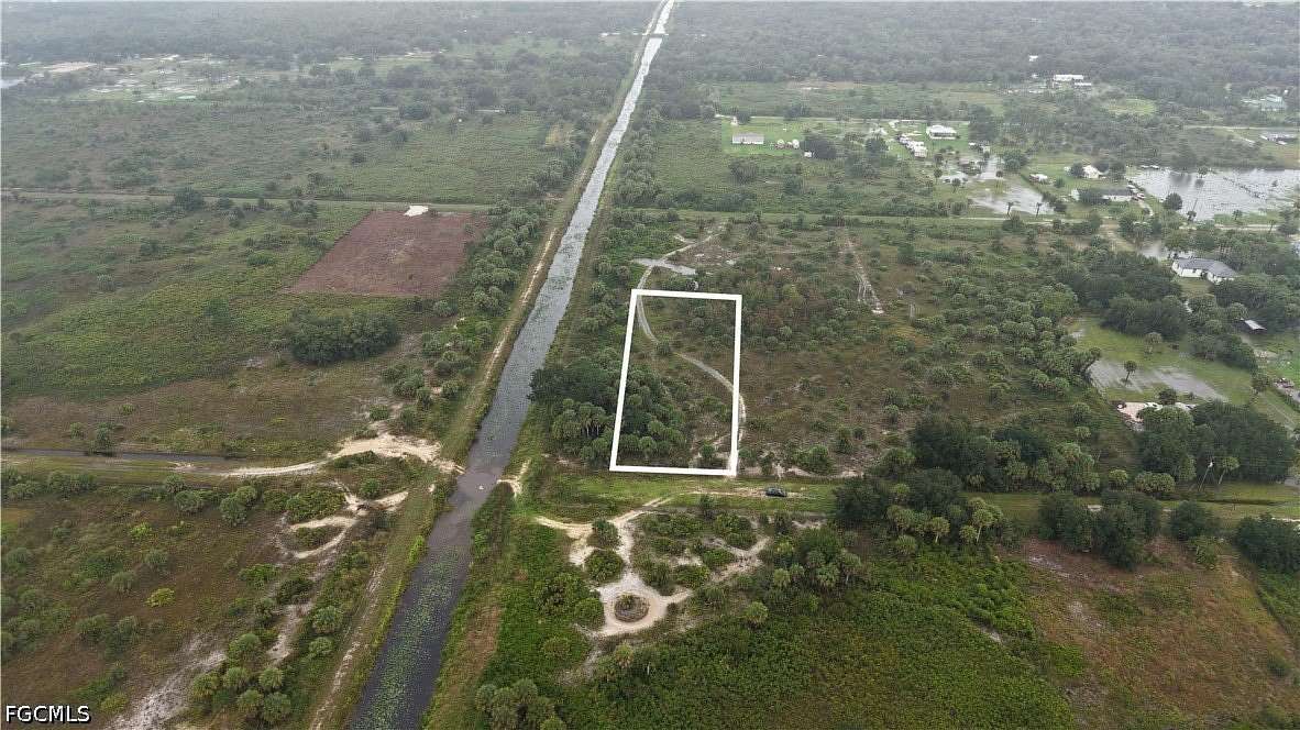 1.25 Acres of Land for Sale in Okeechobee, Florida