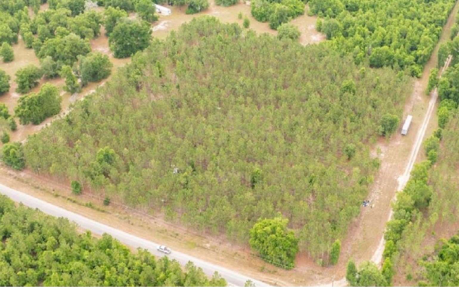 10 Acres of Residential Land for Sale in Live Oak, Florida