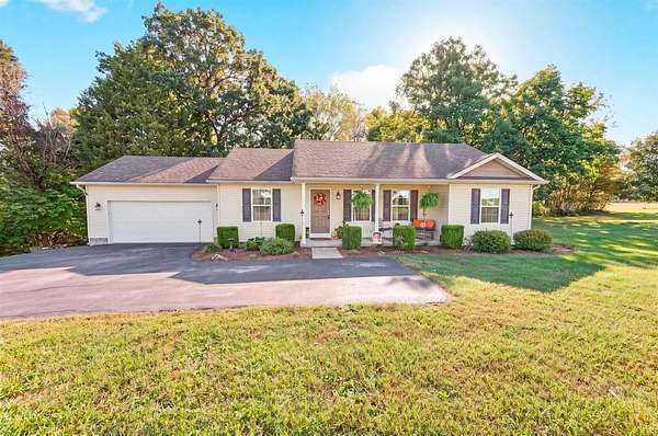 5 Acres of Land with Home for Sale in Oakland, Kentucky