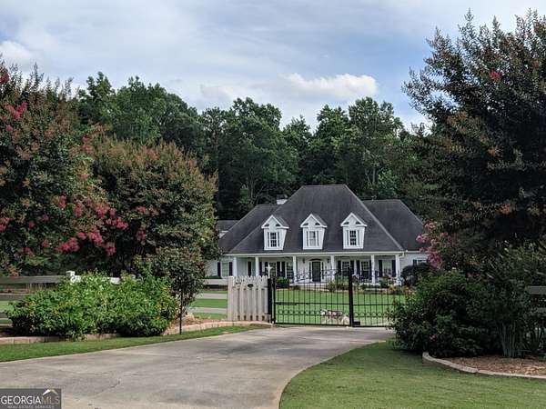 5 Acres of Land with Home for Lease in Fayetteville, Georgia