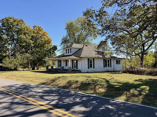 4.78 Acres of Land with Home for Sale in Springfield, Tennessee