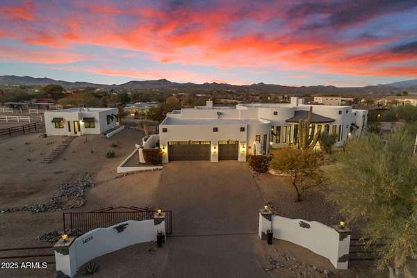 2.5 Acres of Land with Home for Sale in Scottsdale, Arizona