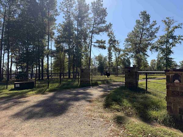 19.3 Acres of Land with Home for Sale in Kilgore, Texas