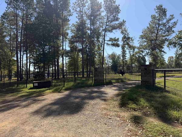 19.3 Acres of Land with Home for Sale in Kilgore, Texas