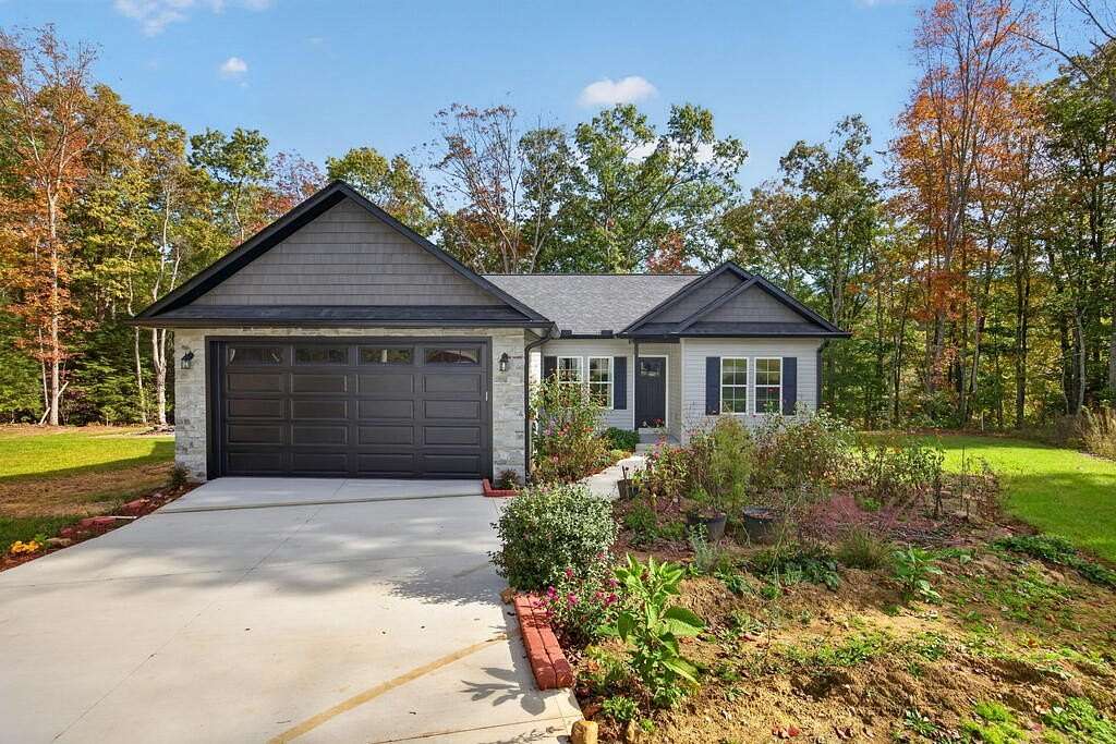 4.62 Acres of Land with Home for Sale in Crossville, Tennessee