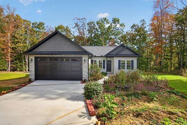 4.62 Acres of Land with Home for Sale in Crossville, Tennessee