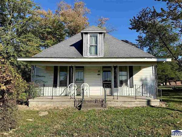 16.8 Acres of Land with Home for Sale in Sullivan, Indiana