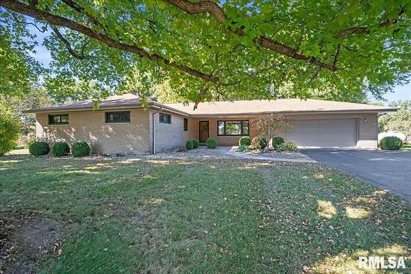 4.1 Acres of Land with Home for Sale in Pleasant Plains, Illinois