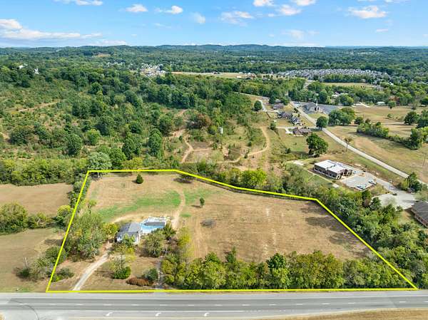 4.63 Acres of Improved Mixed-Use Land for Auction in Columbia, Tennessee