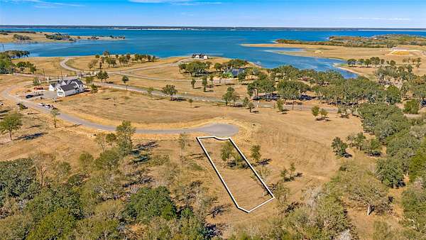 1.29 Acres of Residential Land for Sale in Windom, Texas