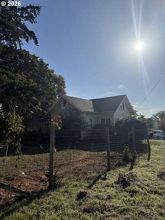 8 Acres of Land with Home for Sale in Mulino, Oregon