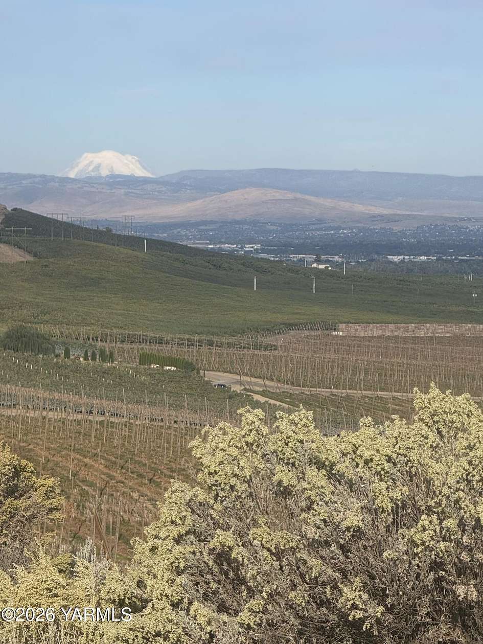 2 Acres of Residential Land for Sale in Moxee City, Washington
