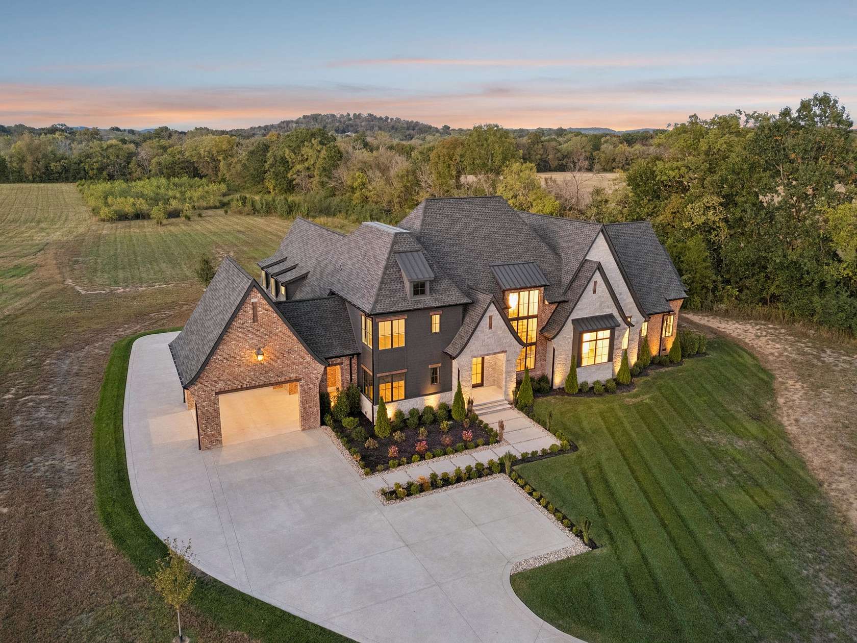8.64 Acres of Land with Home for Sale in Franklin, Tennessee