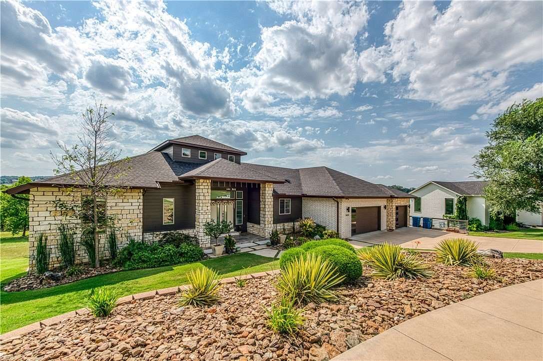 1.5 Acres of Land with Home for Sale in Bentonville, Arkansas
