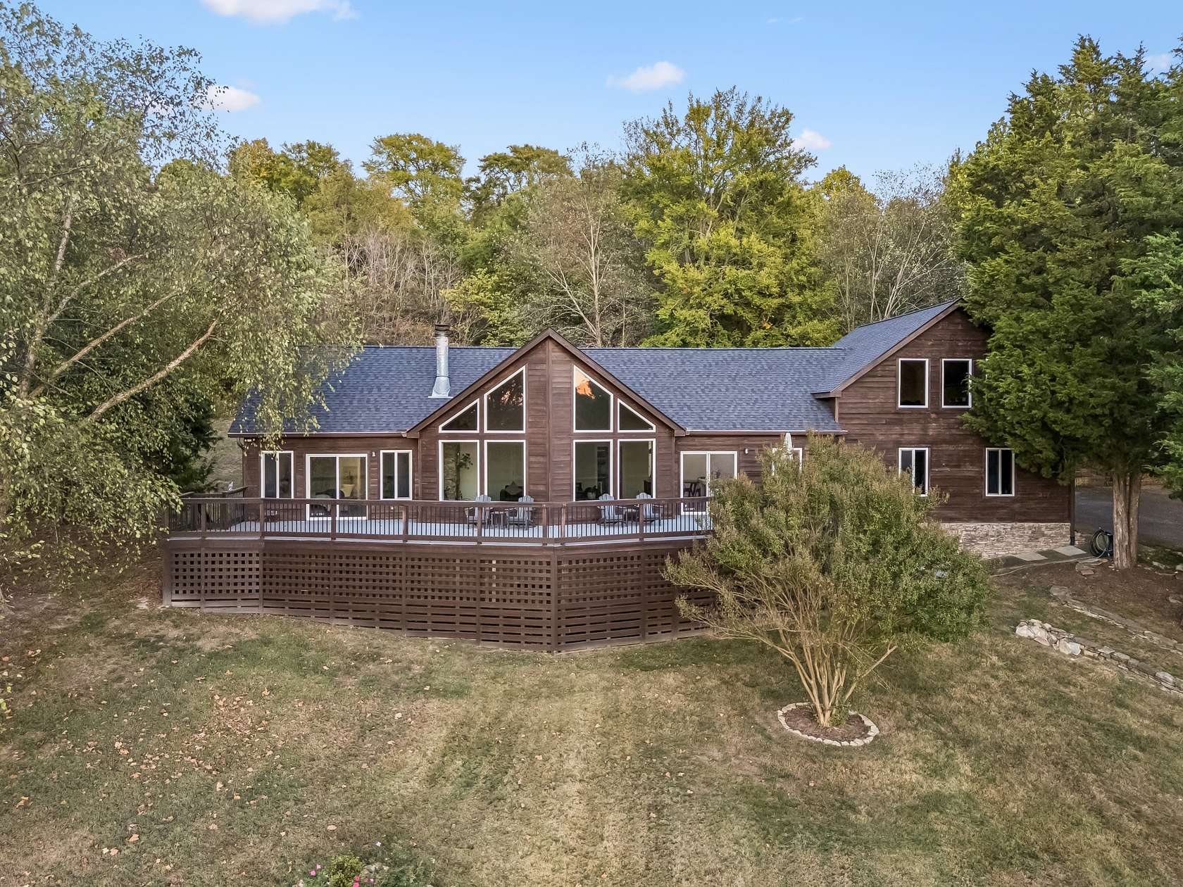 1.72 Acres of Land with Home for Sale in Columbia, Tennessee