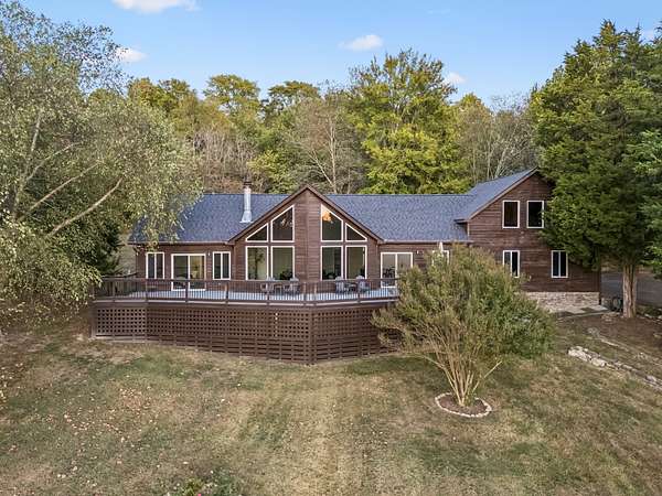 1.72 Acres of Land with Home for Sale in Columbia, Tennessee