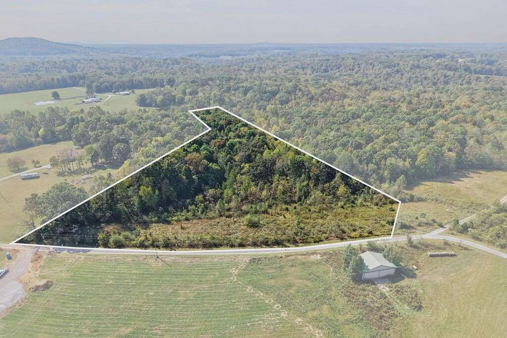5 Acres of Land for Sale in Walling, Tennessee