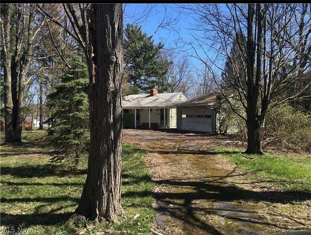6.33 Acres of Land with Home for Sale in Boardman, Ohio