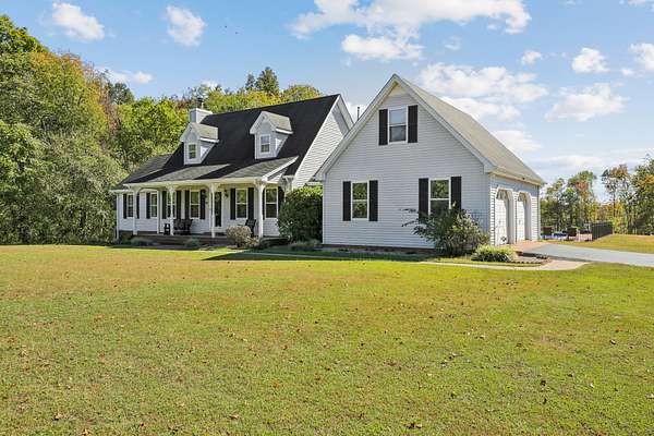 5.12 Acres of Land with Home for Sale in Lafayette, Tennessee