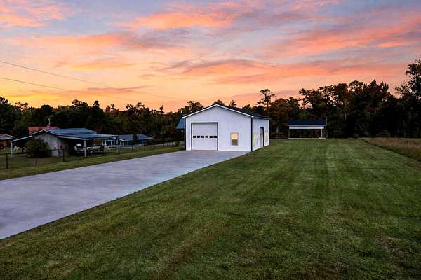 1 Acre of Residential Land for Sale in Salters, South Carolina