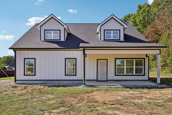 5.14 Acres of Land with Home for Sale in Lebanon, Tennessee