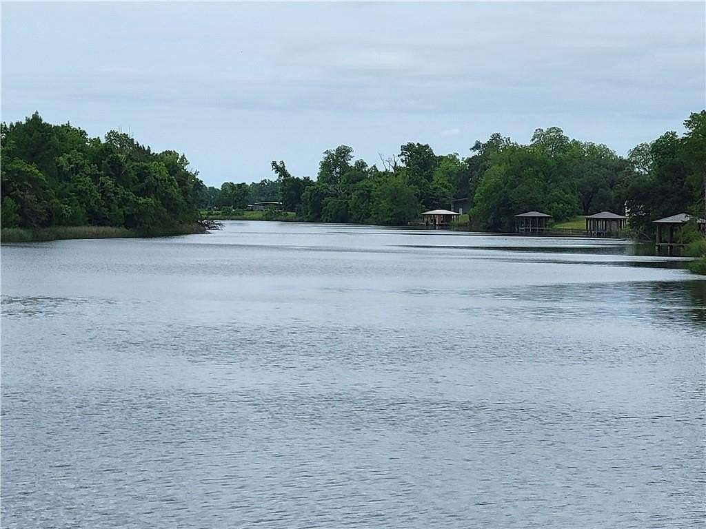 1.48 Acres of Residential Land for Sale in Natchez, Louisiana