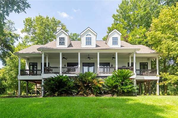 6 Acres of Land with Home for Sale in Alexandria, Louisiana