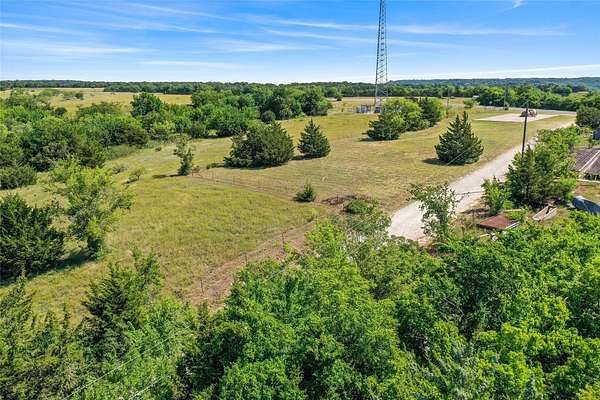 1 Acre of Residential Land for Sale in St. Jo, Texas