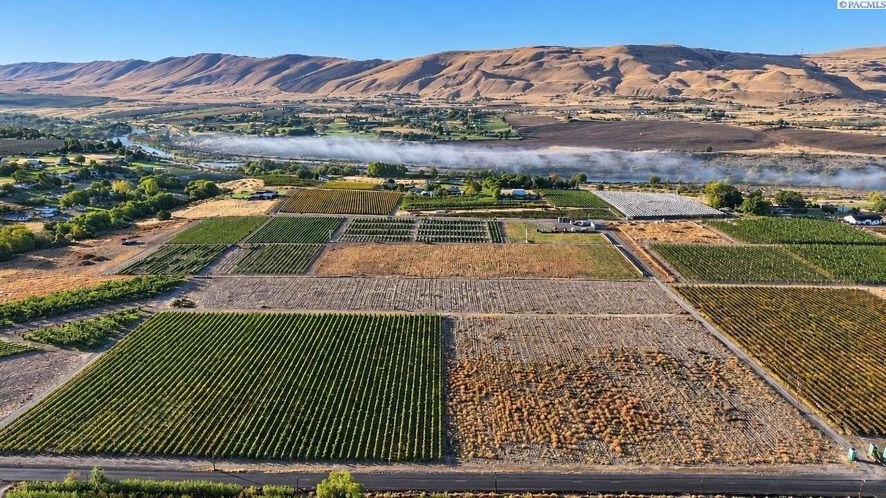 53.6 Acres of Agricultural & Residential Land for Sale in Benton City, Washington