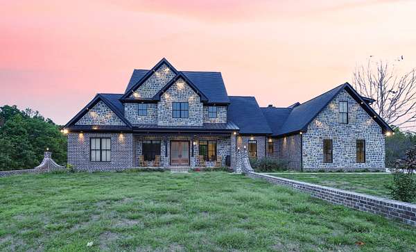 15 Acres of Land with Home for Sale in Greenbrier, Tennessee