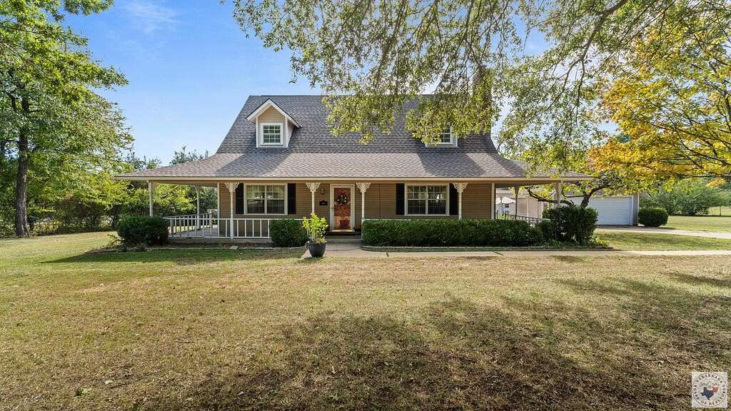 9.44 Acres of Land with Home for Sale in Atlanta, Texas