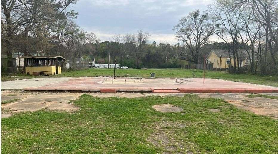1.6 Acres of Improved Commercial Land for Sale in Cedartown, Georgia