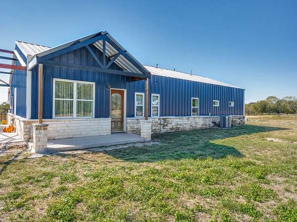 16 Acres of Land with Home for Sale in Muenster, Texas