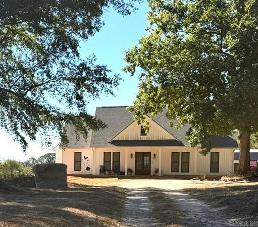 28 Acres of Recreational Land with Home for Sale in Hope, Arkansas