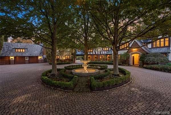 4.7 Acres of Land with Home for Sale in Bloomfield Hills, Michigan