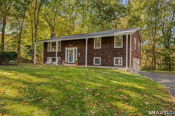 1.53 Acres of Land with Home for Sale in East Lyme Town, Connecticut
