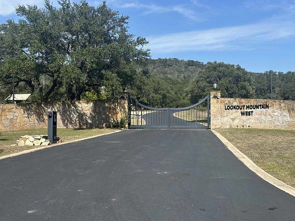 0.86 Acres of Residential Land for Sale in Kingsland, Texas