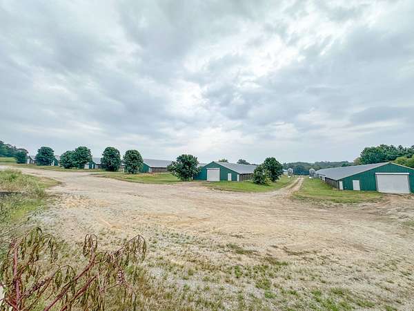 52 Acres of Agricultural Land with Home for Sale in Cave City, Arkansas