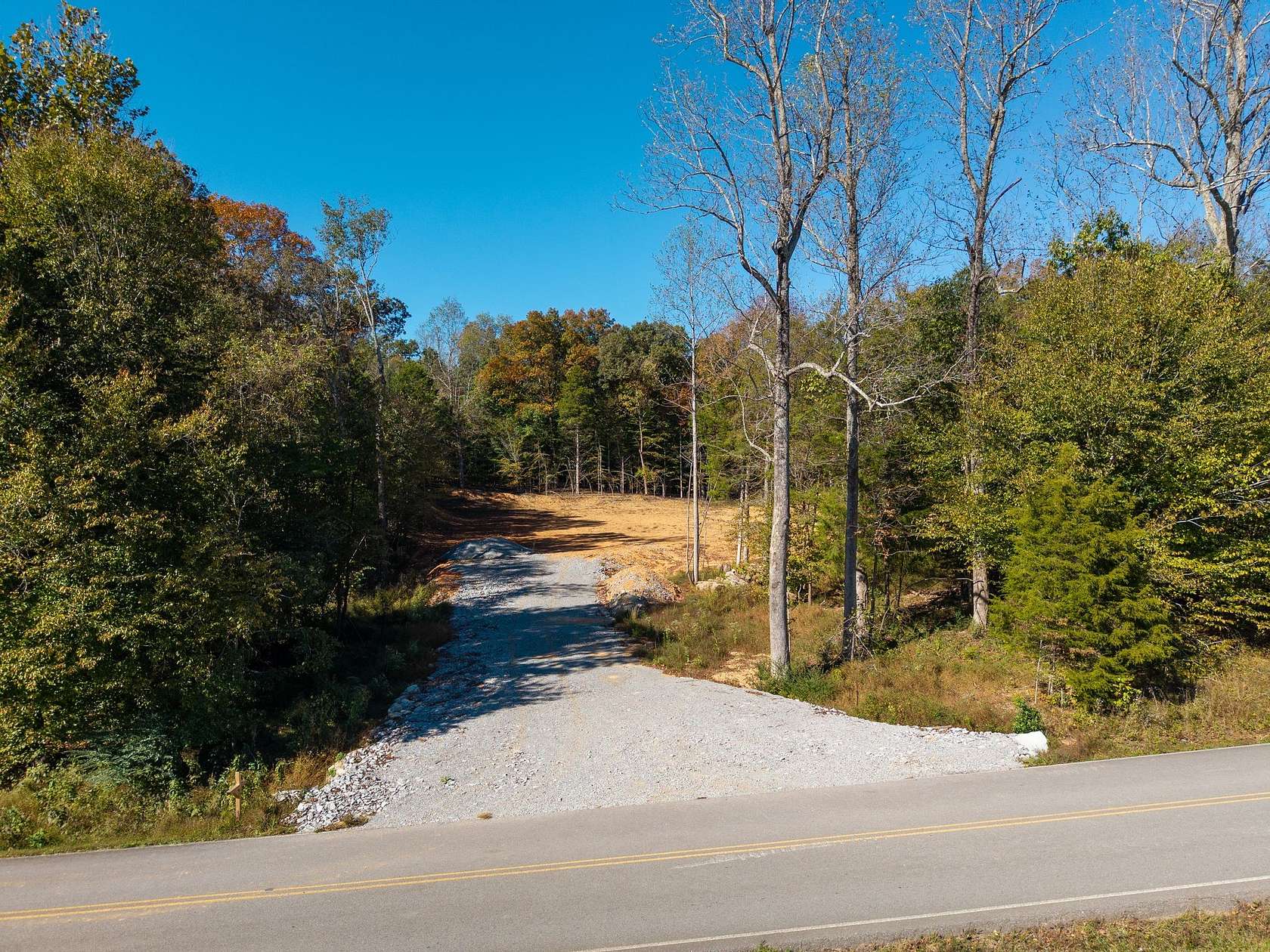 2 Acres of Residential Land for Sale in Charlotte, Tennessee