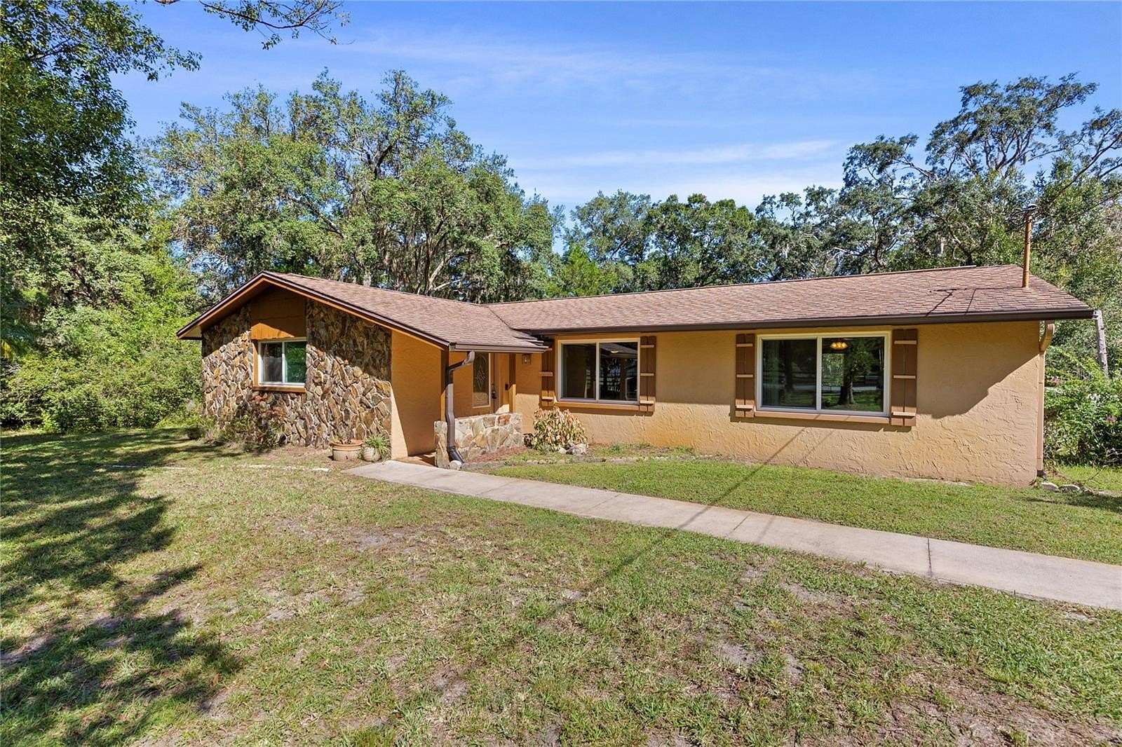 2.16 Acres of Land with Home for Sale in Hudson, Florida