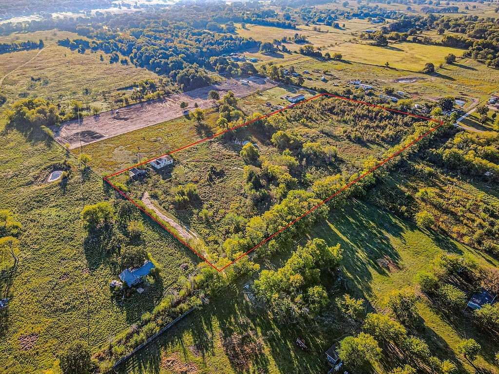 10 Acres of Land for Sale in Kaufman, Texas